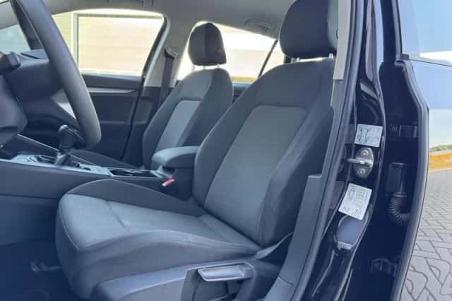 Volkswagen Golf (2022) thumbnail 5