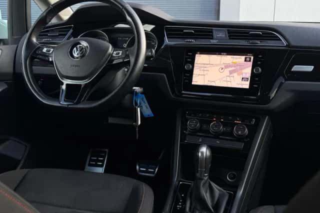 Volkswagen Touran (2017) thumbnail 3