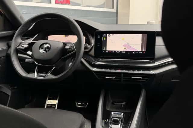 Škoda Octavia (2022) thumbnail 3