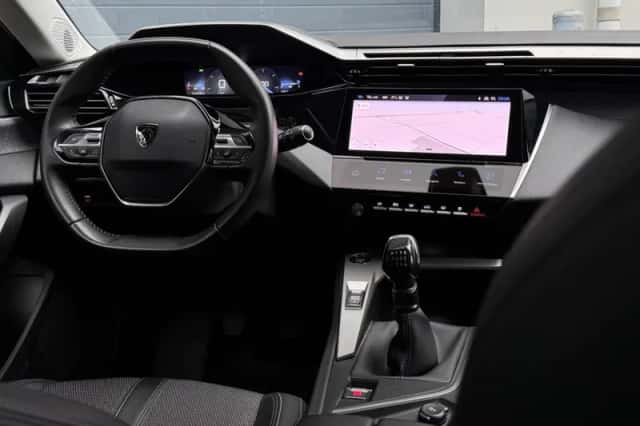 Peugeot 308 (2023) thumbnail 3