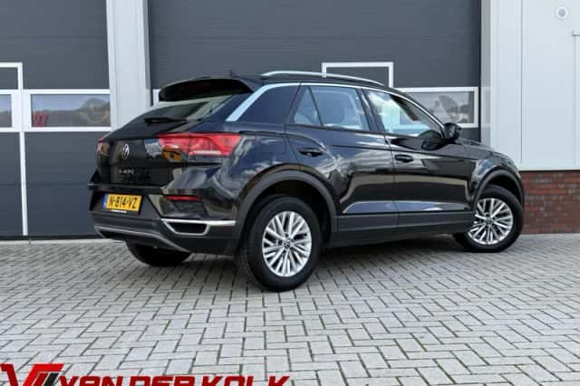Volkswagen T-Roc (2022) thumbnail 2