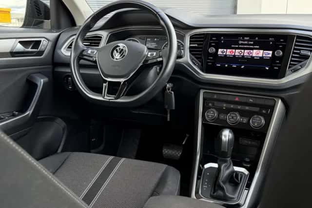 Volkswagen T-Roc (2022) thumbnail 3