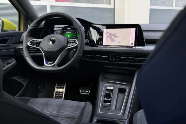 Volkswagen Golf (2021) thumbnail 3
