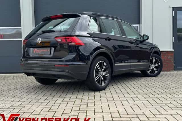 Volkswagen Tiguan (2016) thumbnail 2
