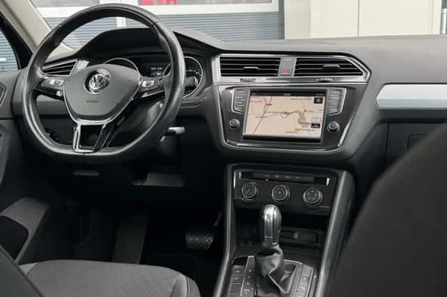 Volkswagen Tiguan (2016) thumbnail 3