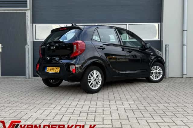 Kia Picanto (2023) thumbnail 2