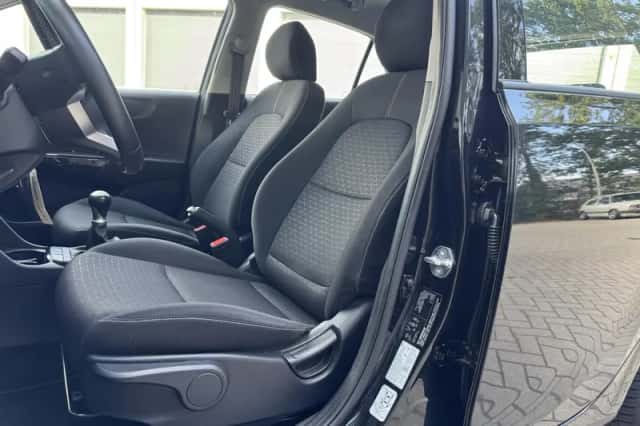 Kia Picanto (2023) thumbnail 5