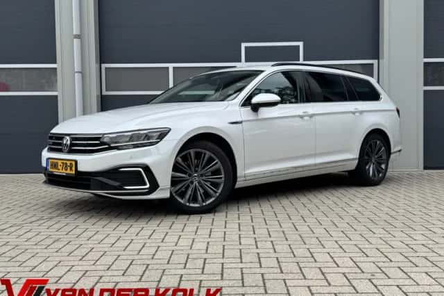 Volkswagen Passat (2021) thumbnail 1