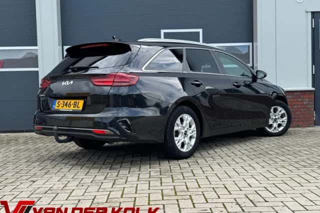 Kia Ceed (2023) thumbnail 2