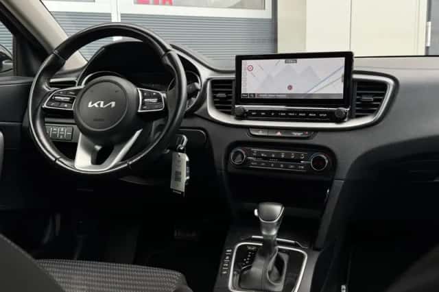 Kia Ceed (2023) thumbnail 3