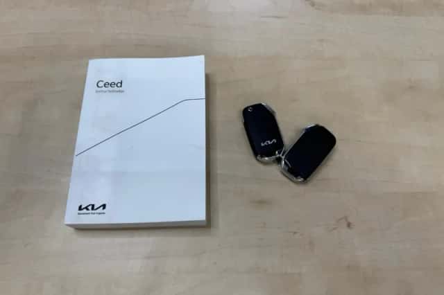 Kia Ceed (2023) thumbnail 4