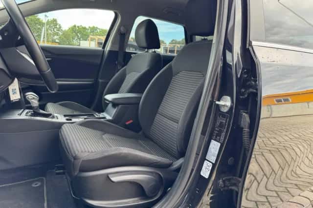 Kia Ceed (2023) thumbnail 5