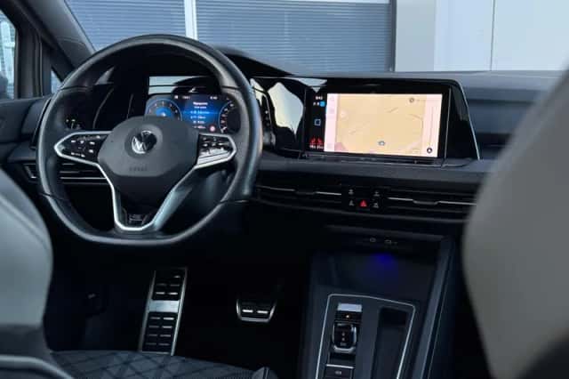 Volkswagen Golf (2021) thumbnail 3