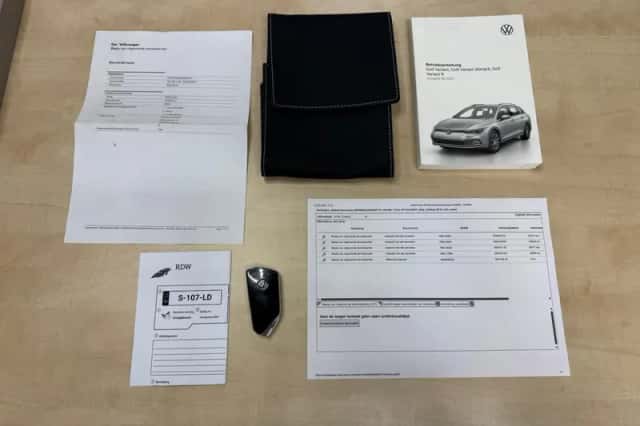 Volkswagen Golf (2021) thumbnail 4