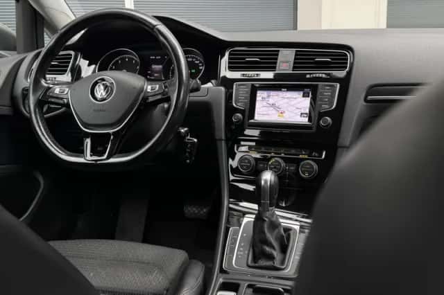 Volkswagen Golf (2014) thumbnail 3