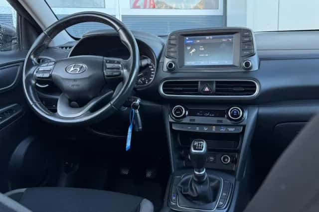Hyundai Kona (2017) thumbnail 3