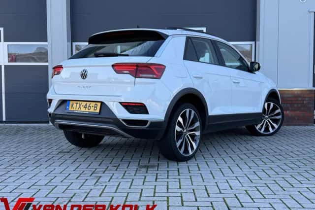 Volkswagen T-Roc (2021) thumbnail 2