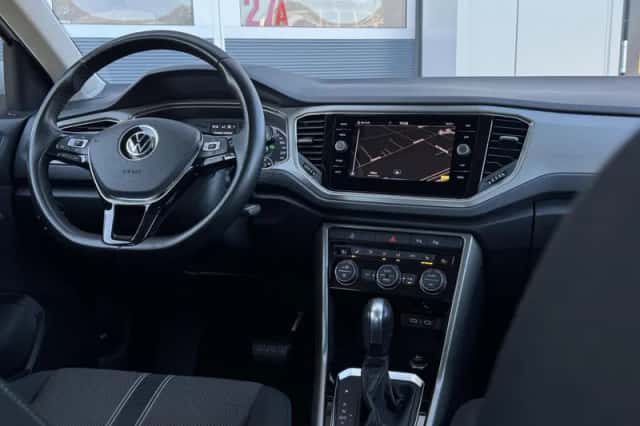 Volkswagen T-Roc (2021) thumbnail 3