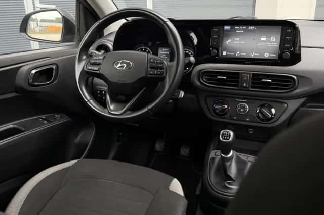Hyundai i10 (2023) thumbnail 3