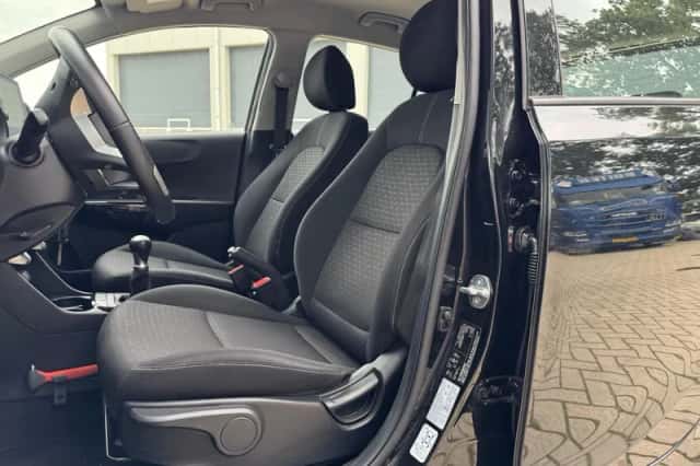Kia Picanto (2023) thumbnail 4