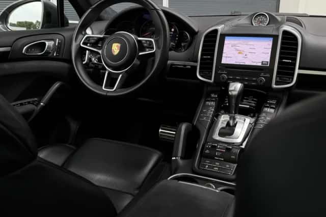 Porsche Cayenne (2016) thumbnail 3