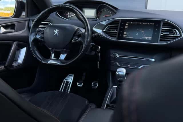 Peugeot 308 (2015) thumbnail 3