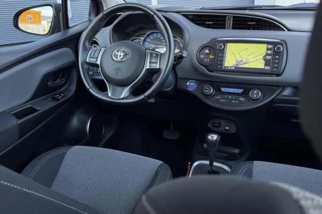 Toyota Yaris (2016) thumbnail 3