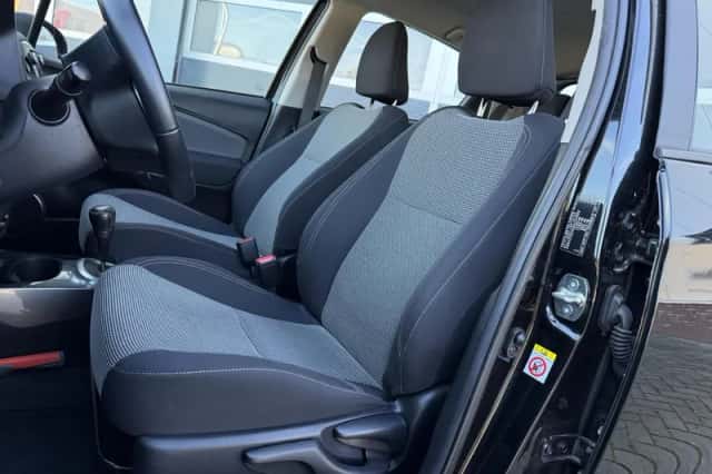 Toyota Yaris (2016) thumbnail 5