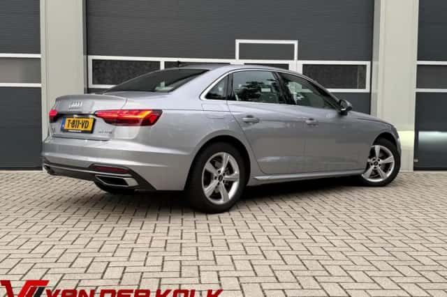 Audi A4 (2023) thumbnail 2