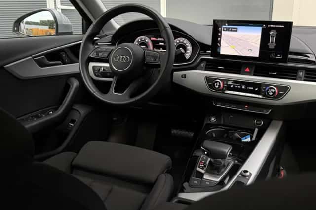 Audi A4 (2023) thumbnail 3