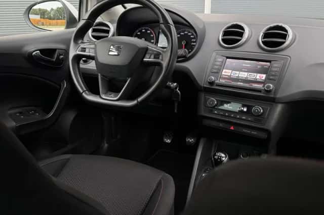 SEAT Ibiza (2016) thumbnail 3