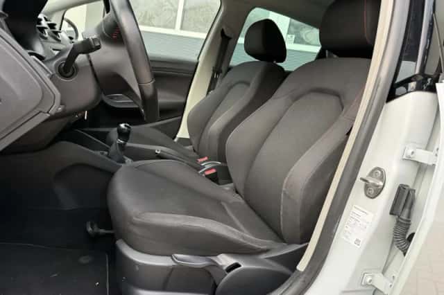 SEAT Ibiza (2016) thumbnail 5