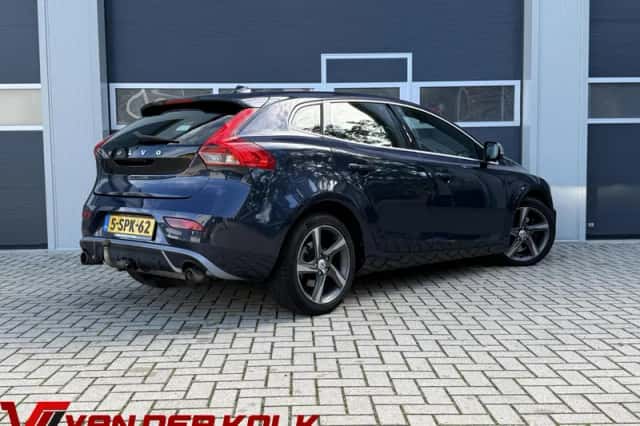 Volvo V40 (2013) thumbnail 2