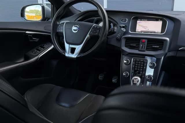 Volvo V40 (2013) thumbnail 3