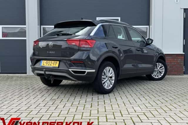 Volkswagen T-Roc (2021) thumbnail 2