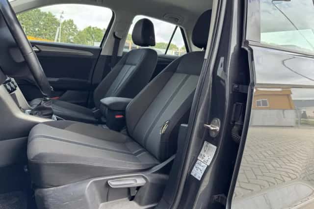 Volkswagen T-Roc (2021) thumbnail 5