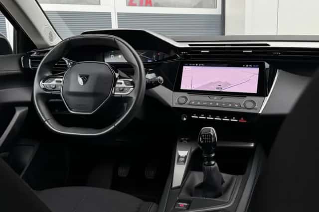 Peugeot 308 (2022) thumbnail 3