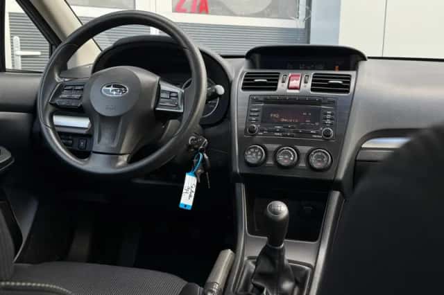 Subaru XV (2013) thumbnail 3