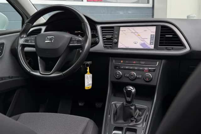 SEAT Leon (2018) thumbnail 3