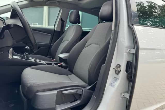 SEAT Leon (2018) thumbnail 6