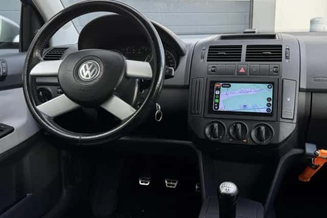 Volkswagen Polo (2006) thumbnail 3