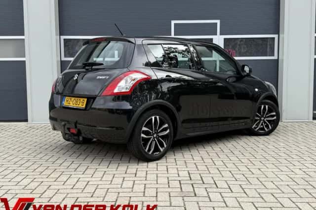Suzuki Swift (2016) thumbnail 2