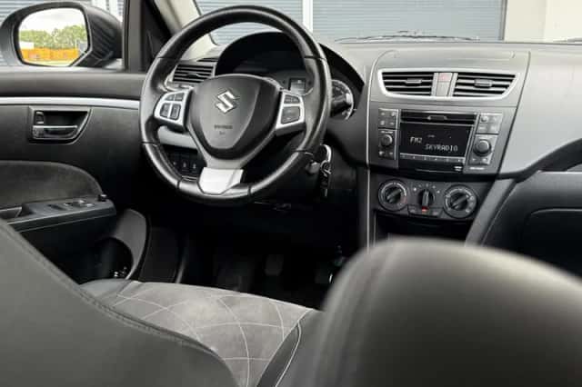 Suzuki Swift (2016) thumbnail 3