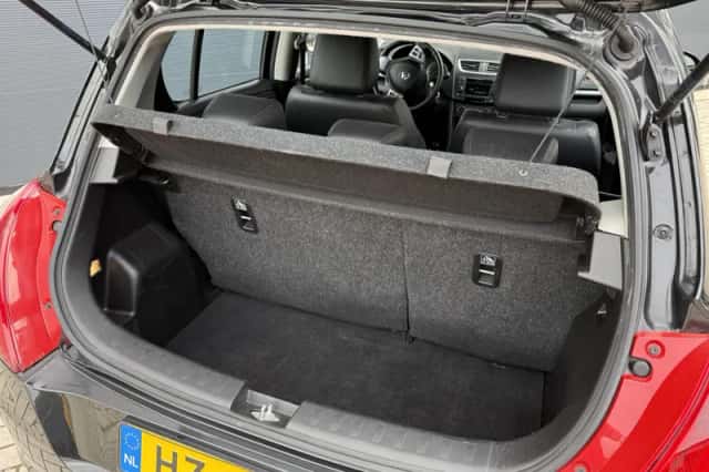 Suzuki Swift (2016) thumbnail 6