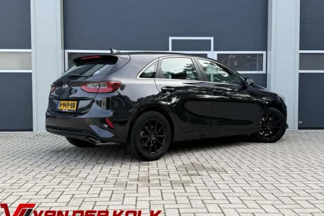 Kia Ceed (2020) thumbnail 2