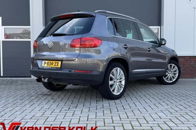 Volkswagen Tiguan (2011) thumbnail 2