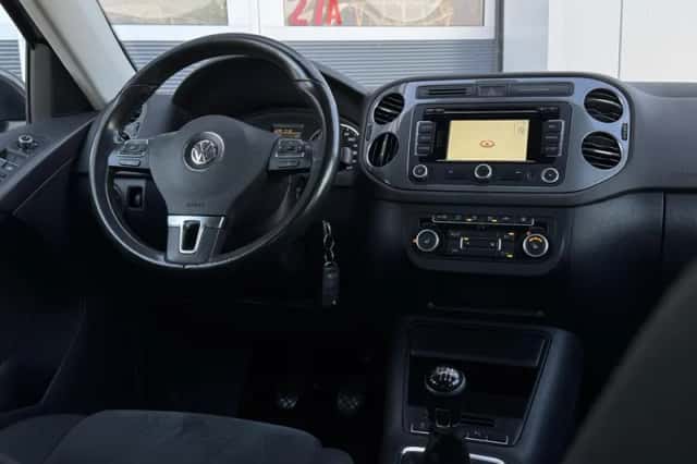 Volkswagen Tiguan (2011) thumbnail 3