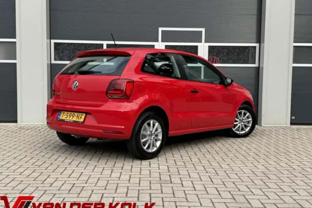 Volkswagen Polo (2016) thumbnail 2