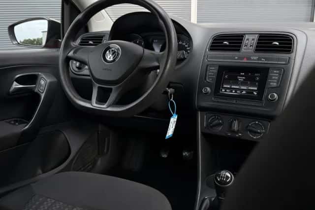 Volkswagen Polo (2016) thumbnail 3