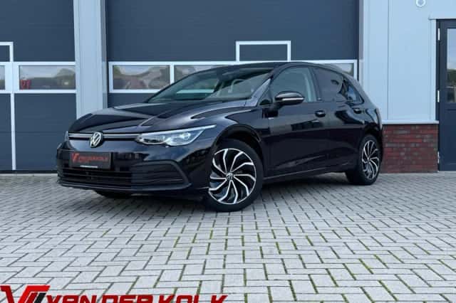 Volkswagen Golf (2021) thumbnail 1
